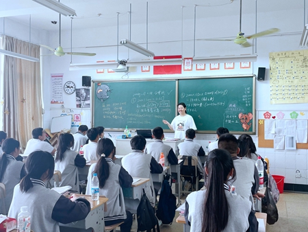 唐萍萍2_副本.jpg 唐萍萍2_副本.jpg