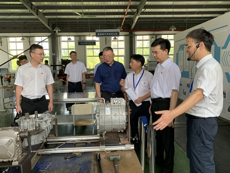 平湖市領導調研交通學校2(盛思佳)_副本.jpg 平湖市領導調研交通學校2(盛思佳)_副本.jpg