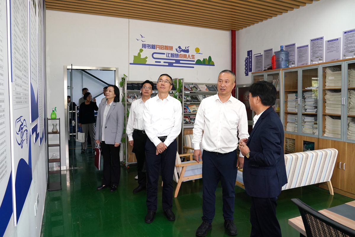 20241009市國資委黨委書記、主任陳文榮調研嘉興市交通學校，右起吳曉斌、陳文榮、柏衛東、朱建華、李利（李阿梅 攝）.jpg