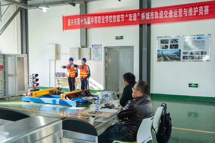 城市軌道交通運(yùn)營(yíng)與維護(hù)賽項(xiàng)2.JPG 城市軌道交通運(yùn)營(yíng)與維護(hù)賽項(xiàng)2.JPG